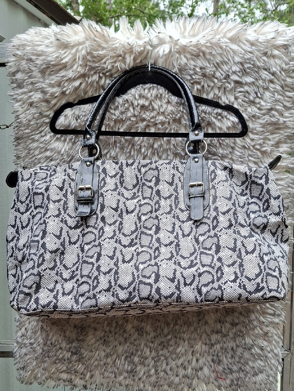 Stylish Snake-Print Tote Bag in Black & White
